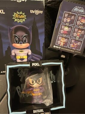 Thrilljoy DC Comics Batman Pixl Blind
Box Figure - Batgirl